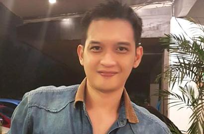Rezky Aditya 'Liar' Sambil Rangkul Dua Cewek, Netizen Curiga Mabuk