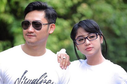 Romantis Beri Hadiah Kalung, Angga Wijaya Malah 'Diinterogasi' oleh Dewi Persik