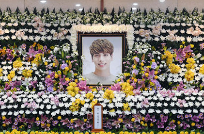 Simak Video BTS, NCT Cs Saat Datang ke Rumah Duka Jonghyun