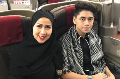 Ikut Venna Melinda Umroh, Gantengnya Adik Verrell Bramasta Mirip Pangeran Arab