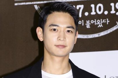 Sempat Dikabarkan Pingsan, Minho Tabah Sapa Para Pelayat di Rumah Duka Jonghyun
