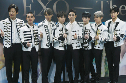 EXO Murung Saat Berangkat ke Jepang di Hari Pemakaman Jonghyun
