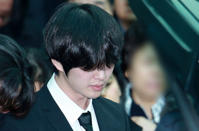 Netter Berikan Semangat untuk Onew yang Tampak Tegar di Pemakaman Jonghyun