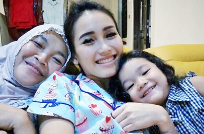 Berharap Umrah Lagi, Doa Ibunda Ayu Ting Ting soal Rezeki Bikin Netter Geram