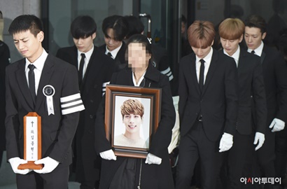 Artis SM Kembali Jalani Aktivitas Usai Pemakaman Jonghyun, Netter Beri Dukungan