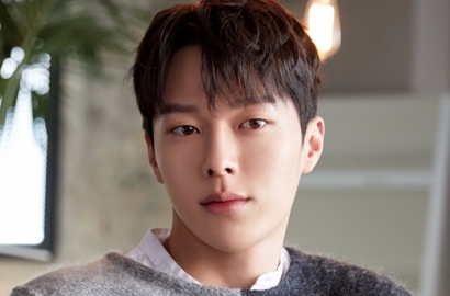 Pose Ganteng di Majalah, Jang Ki Yong Bahas 'Go Back Couple' Hingga Jang Nara
