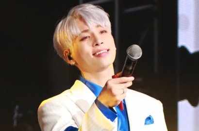 Seluruh Idol yang Tampil di 'Music Core' Beri Tribute Atas Kematian Jonghyun