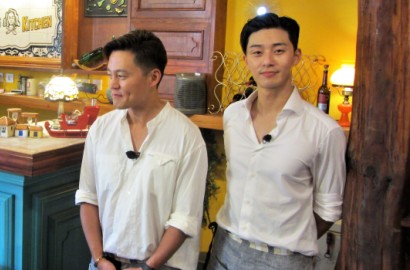 Seriusnya Park Seo Joon Sapu Teras Restoran di Teaser 'Youn's Kitchen 2'
