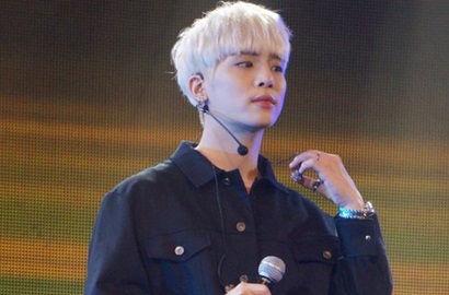 Gedung SM Masih Penuh Pelayat Jonghyun SHINee, Sikap Fans Ini Beneran Bikin Mewek