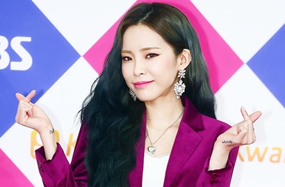 Pingsan Usai Tampil di Gayo Daejun, Heize Jalani Operasi Gejala Faringitis