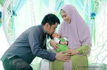 Gelar Akikah, Oki Setiana Dewi Bingung Bayi Ibrahim Tak Pernah Rewel