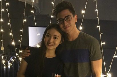 Pamer Diberi Cincin Ini, Natasha Wilona dan Verrell Resmi Tunangan?