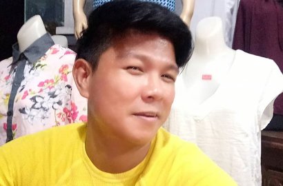Beri Bunga ke Cewek Cantik Usai Bertemu Mantan Istri, Pesona Andika Kembali Jadi Sorotan