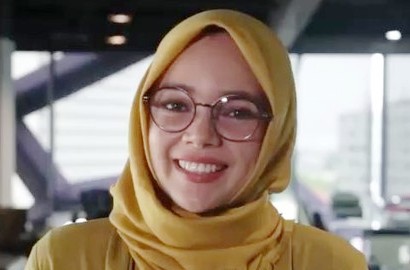 Hindari Stres Hadapi Pertanyaan Soal Momongan, Ini Cara Jitu Dewi Sandra
