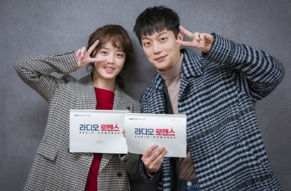 Serasinya Kim So Hyun - Yoon Doo Joon di Sesi Baca Naskah 'Radio Romance'
