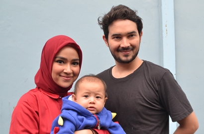 Putranya Disunat saat Umur 5 Bulan, Ini Alasan Aryani Fitriana-Donny Michael