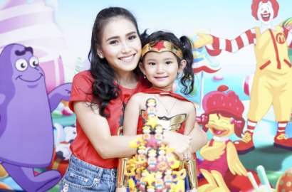 Bertema Wonder Woman, Ayu Ting Ting Gelar Pesta Ultah Sederhana untuk Anak