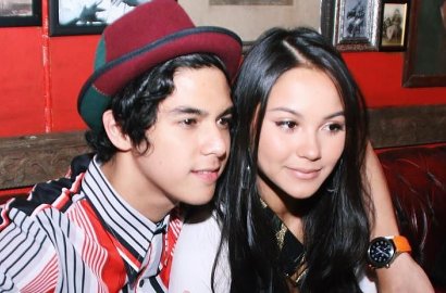 Rayakan Tahun Baru Bareng, Al Ghazali Cium Bahu Hingga Leher Kekasih Jadi Sorotan
