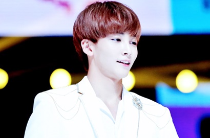 Ngeri, Jeonghan Seventeen Nyaris Jatuh ke Lubang Panggung MBC Gayo Daejejun