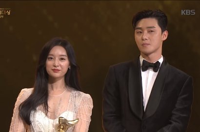 Menang Best Couple, Kim Ji Won-Park Seo Joon Pamer Aegyo di KBS Drama Award 2017