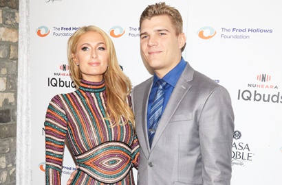 Selamat! Paris Hilton Resmi Dilamar Aktor Chris Zylka