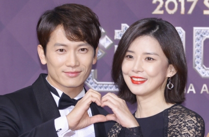 Promosi Drama Baru Sang Istri, Ji Sung Pamer Poster 'Mother' Lee Bo Young