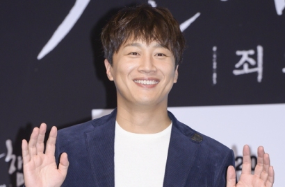 Tetap Keren di Usia ke-42, Deretan Foto Ini Buktikan Cha Tae Hyun Awet Muda