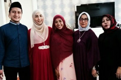Fenita Arie Berhijab Demi Ikuti Jejak Arie Untung, Siap Beri Pernyataan di Sosmed
