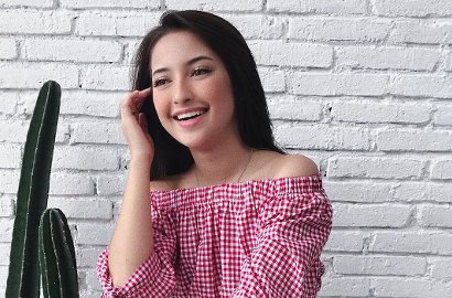 Minta Maaf, Jennifer Coppen 'Sentil' Penyebar Video Dicium Putra Iis Dahlia
