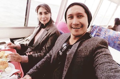 Unggah Foto Fenita Berhijab Saat Makan Bareng, Arie Untung Dianggap Sukses Lakukan Ini
