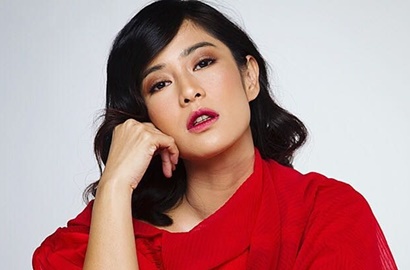 Dian Sastro Bergaya Ala Model di Lift, Tatapan Suaminya Ini Malah Bikin Salfok