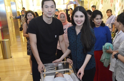 Sempat Tak Main Instagram Pasca Melahirkan, Sandra Dewi Akui 'Kejar Tayang' ASI