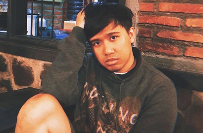 Joshua Suherman Ziarah ke Makam Ayah, Bocah Alay Ejek Yahudi dan Bahas Kuburan Pakai Salib