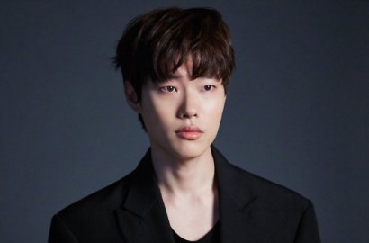 Sapa Fans Lewat Siaran V-Live, Ryu Jun Yeol Bocorkan Ingin ke Afrika