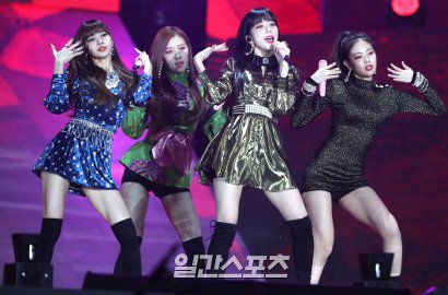 Ajak Nostalgia, Black Pink Kembali Bawakan 'Playing With Fire' di GDA 2018