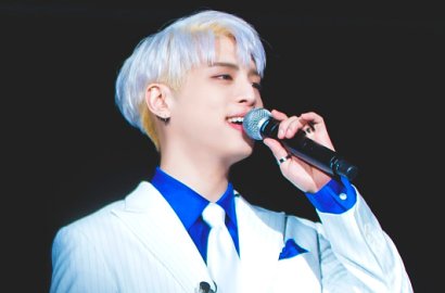SM Tak Sediakan Tempat, Fans Rapikan Sendiri Memorial Jonghyun di Coex Artium