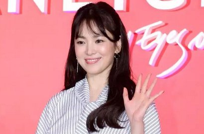 Bukan Joong Ki, Hye Kyo Bikin Gemes Unggah Foto Bareng Pria Ini