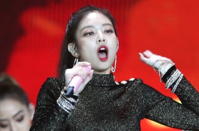 Seksi di GDA, Penampilan Jennie Pakai Mini Dress Balmain Jadi Sorotan