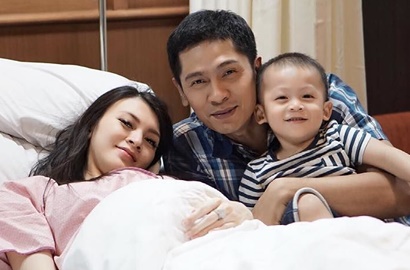 Donita Lahirkan Anak Kedua, Adi Nugroho: Terima Kasih Istriku Tercinta