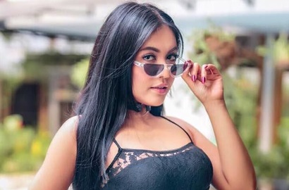 Denada Cuek Dicibir Tak Ingat Umur Tiru Nicki Minaj, Emilia Contessa Kehilangan Muka?