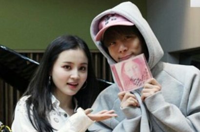 Nangis di GDA, Fans Ingat Momen Lee Hi Diberi Bunga oleh Jonghyun
