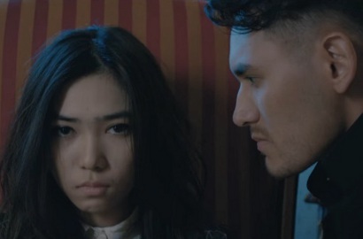 Gandeng Arifin Putra, Isyana Sarasvati Tampil Beda di MV 'Lembaran Buku'