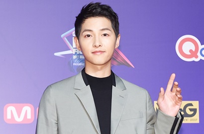 Bikin Iri, Beruntungnya Fans-Fans Ini Bisa Selfie Bareng Song Joong Ki