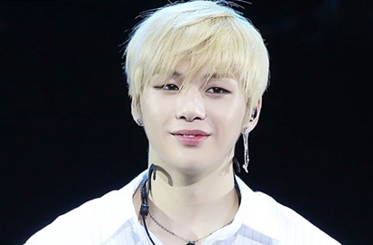 Lucunya Kang Daniel Pamerkan Rambut Pirang ke Staff, Fans Gemas