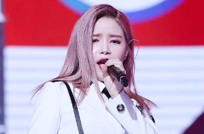 Alami Cedera, Solar Mamamoo Kesulitan Berjalan di Bandara