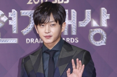 Tunjukkan Rasa Sayang, Manisnya Kim Min Suk Unggah Foto Cium Nenek