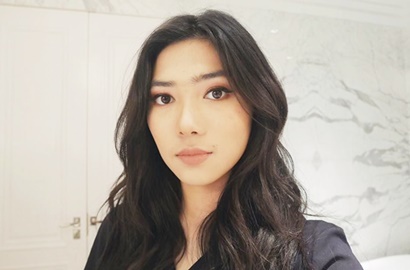 Dibikin Emosi, Isyana Sarasvati Sebut Arifin Putra Penyempurna MV 'Lembaran Buku'
