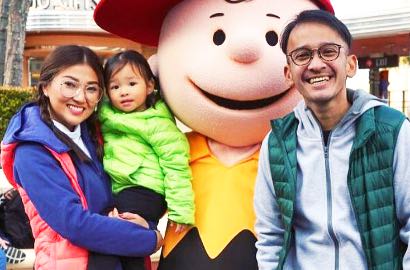 Sederhana Tapi Romantis, Sarwendah Santai Berdaster Suapi Ruben Onsu dan Thalia