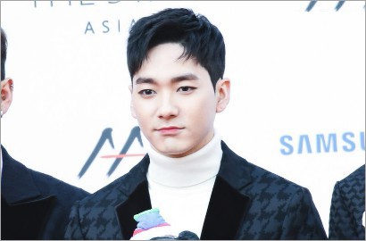 Tenangkan Fans, Aron NU'EST Ungkap Kondisi Terakhir Pasca Cedera di 'ISAC 2018'