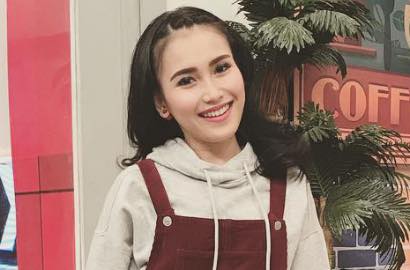 Dikabarkan Nikah Lagi, Ayu Ting Ting Malah Julurkan Lidah dan Kabur dari Wartawan